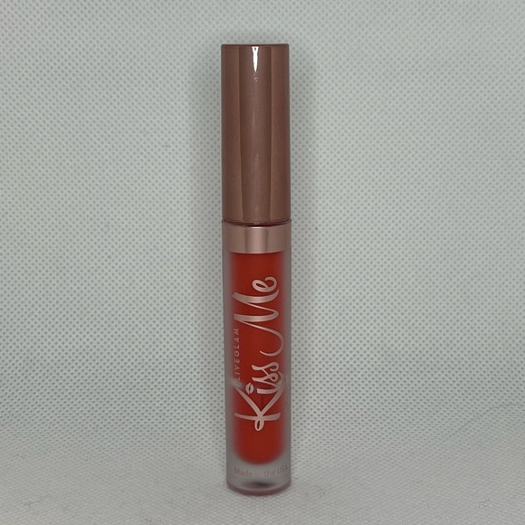 Kiss Me Matte Liquid Lipstick Crush - Picture 1 of 2